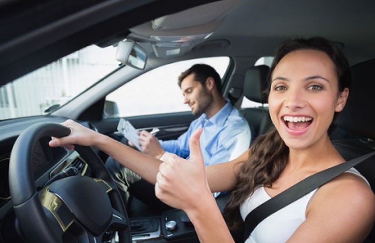 Conductora concentrada usando tecnología VR